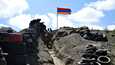 Armenian sotilaat miehittivät rajavarustuksia Vuoristo-Karabahissa viime kesäkuussa.