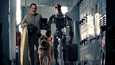 Tom Hanks näyttelee maailmanlopun maisemissa selviytyvää Finchiä, joka toivoo rakentamastaan robotista hoitajaa koiralleen.