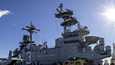 В воскресенье на борт USS Kearsarge поднялись журналисты. Панорамный вид на вертолётную палубу. Фото: Мика Ранта / HS