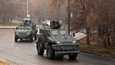 Sotilasajoneuvot partioivat Almatyn kaduilla perjantaina 7. tammikuuta.