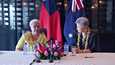 Samoan pääministeri Fiame Naomi Mata'afa piti torstaina yhteisen tiedotustilaisuuden Australian ulkoministerin Penny Wongin kanssa.