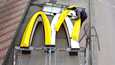 McDonald’s-ravintolan logoa purettiin Jaamassa eli Kinginseppissä 8. kesäkuuta.
