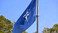 Naton lippu liehui maanpuolustuskorkeakoulun kampuksella Santahaminassa Helsingissä perjantaina.