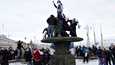 Kun Suomi voitti jääkiekon olympiakultaa viime helmikuussa, kansaa kiipesi Havis Amandan päälle.