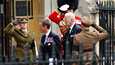 Yhdysvaltain presidentti Joe Biden ja hänen puolisonsa Jill Biden saapuivat kuningatar Elisabetin siunaustilaisuuteen Lontoossa maanantaina.