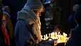 Море свечей в Костёле Святых Петра и Павла во Львове. Нечто подобное можно увидеть и в обычных домах во время отключений электроэнергии, вызванных российскими бомбардировками. Фото: Юха Салминен / HS
