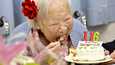 Japanissa on eniten satavuotiaita suhteessa väestöön. Nyt iäkkäimpien suoliston  bakteerikantoja on tutkittu. Rouva Misao Okawa kuvattiin 116-vuotispäviänään maaliskuussa 2014. Hän kuoli noin vuotta myöhemmin. 