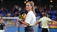 Alexia Putellas, 28, valittiin AIPS:n vuoden naisurheilijaksi ensimmäistä kertaa. Putellas poseerasi Ballon d’Or -palkinnon eli Kultaisen pallon kanssa lokakuussa 2022.