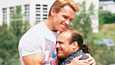 Julius ja Vincent Benedict (Arnold Schwarzenegger ja Danny DeVito) ovat kaksosia, jotka tapaavat toisensa vasta aikuisina.
