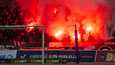 Kannattajien sytyttämät soihdut paloivat Stadin derbyssä.