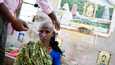 Intialainen Puditalli Kona ”uhrasi” vuonna 2012 hiuksensa seremoniassa, jonka myötä hän toivoi vanhimman tyttärensä pääsevän naimisiin. Tuoreen YK-raportin mukaan pakkoavioliitot ovat 85 prosentissa suvun toiveiden mukaisia. HS:n haastattelema Puditalli Kona oli viiden lapsen äiti ja leski.