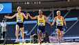 Miesten 10 kilometrin voittajat Jonas Glans, Mohammadreza Abootorabi ja Emil Millan De La Oliva yleisurheilun Suomi-Ruotsi -maaottelussa Olympiastadionilla.