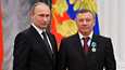 Vladimir Putin ja Arkadi Rotenberg esiintyivät yhteiskuvassa Moskovassa lokakuussa 2013.
