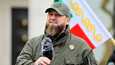Tšetšenian itsevaltainen johtaja Ramzan Kadyrov pukeutui sotilasasuun ja mediaväitteiden mukaan muotitalo Pradan kenkiin puhuessaan sotilaidensa lähettämisestä Ukrainaan 25. helmikuuta. Sunnuntaina hän sanoi käyneensä Ukrainassa Kiovan lähettyvillä itsekin.
