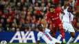 Crystal Palacen  Tyrick Mitchell ja Cheick Doucoure (oik) yrittivät pysäyttää Liverpoolin tähtihyökkääjän Mohamed Salahin 15. elokuuta pelatussa Valioliigan ottelussa.