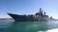 Moskva oli koko 2000-luvun Venäjän Mustanmeren laivaston lippulaiva. Kuva vuodelta 2013 Sevastopolin satamasta.