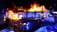 Jampan lähiön ostoskeskuksen tulipaloa sammutettiin Järvenpäässä perjantai-iltana.