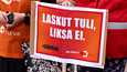 Helsingin Senaatintorilla järjestettiin elokuussa mielenosoitus palkkasotkusta. 