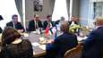 Turkin, Suomen ja Ruotsin edustajat keskustelivat Suomen ja Ruotsin Nato-jäsenhakemuksista keskiviikkona.
