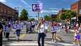 Mielenosoittajat marssivat Kansasin Hutchinsonissa heinäkuun alussa. Mielenosoittajat osoittivat tukeaan osavaltion aborttilainsäädännön kiristämisen puolesta.