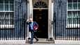 Boris Johnson lähdössä pääministerin virka-asunnolta parlamentin alahuoneen kuulemiseen keskiviikkona 6. heinäkuuta.