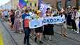 Kokoomuslaisia Helsinki Pride -tapahtumassa heinäkuussa 2022.