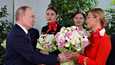Vladimir Putin tapasi Aeroflotin työntekijöitä ja ilmailualan opiskelijoita Moskovassa maaliskuun alussa 2022. Putin onnitteli tilaisuudessa naisia tuolloin tulossa olevan naistenpäivän kunniaksi.