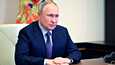 Venäjän presidentti Vladimir Putin videokokouksessa perjantaina.