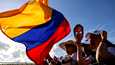Kannattajat heiluttivat Kolumbian lippua ja Gustavo Petro -naamaria tämän presidentinvaalikampanjan päätöstilaisuudessa pääkaupunki Bogotássa viime sunnuntaina.