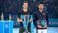 Andy Murray (vas.) voitti Novak Djokovicin ATP-kauden päätösturnauksen eli ATP World Tourin finaalissa Lontoossa 2016.
