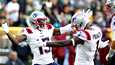 New England Patriotsin DeVante Parker (oik.) juhli touchdown-maaliaan Nelson Agholorin kanssa.