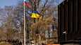Venäjän pääkonsulaatti sijaitsee Turussa Vartiovuorenpuiston laidalla. Maaliskuussa konsulaatin edustalla heitettiin mielenilmauksena puuhun Ukrainan lippu.