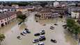 Vesi tulvi Lugon kaupungin kaduille Ravennan maakunnassa Italiassa.