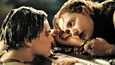Leonardo DiCaprion ja Kate Winsletin tähdittämän Titanic-elokuvan loppukohtaus on puhuttanut faneja vuosikymmeniä. Olisiko Jack voinut jäädä henkiin? 