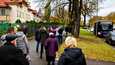 Ihmiset jonottivat koronarokotukseen Riiassa Latviassa 21. lokakuuta.