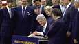 Presidentti Bill Clintonin aikakaudella sotilasliitto Nato laajentui merkittävästi. Suomellekin Nato-ovi olisi ollut auki jo 1990-luvulla.