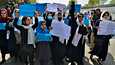 Afganistanissa naisryhmät ilmoittavat järjestävänsä maanlaajuisia protesteja, jos Taleban ei päästä kaikkia tyttöjä kouluihin. Lauantaina afganistanilaiset naiset ja tytöt osoittivat mieltään Kabulissa opetusministeriön edessä.