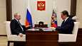 Belgorodin kurvernööri Vjatšeslav Gladkov (oikealla) ja presidentti Putin tapasivat tammikuussa Moskovassa. Sputnikin välittämä valokuva tapaamisesta. 
