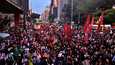 Ihmiset osoittivat mieltään Brasilian presidenttiä Jair Bolsonaroa vastaan Sao Paulossa lauantai-iltana.