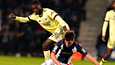 Nicolas Pépé ei ole onnistunut Arsenalissa toivotulla tavalla. Pépé kamppaili pallosta West Bromwich Albionin Toby Kingiä vastaan elokuussa pelatussa liigacupin ottelussa.