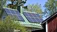 Fingridin mukaan suurin osa aurinkovoimatuotannosta on toistaiseksi kotitalouksien pientuotantoa.