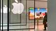 Apple uskoo Iphone-myynnin elpyvän, koska tuotanto Kiinassa palautuu normaaliin koronarajoitusten jäljiltä. Kuva Apple-liikkeestä Marylandin Annapolisissa.