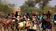 Sudanin Darfurista paenneita ihmisiä Sudanin ja Tšadin rajalla 8. toukokuuta. 