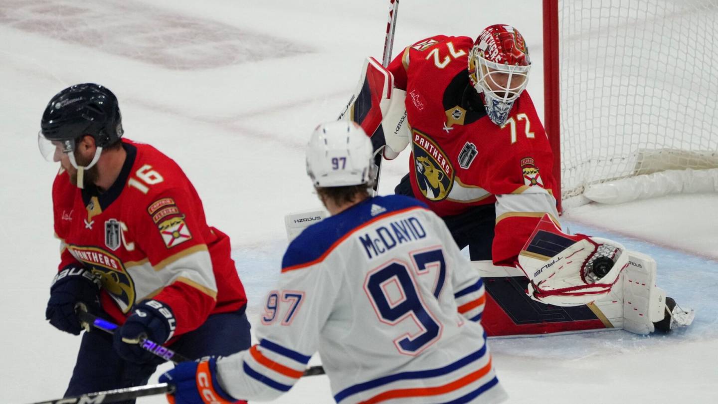 NHL | Kommentti: Aleksander Barkov tylytti Connor McDavidia – katsomosta paljastui totuus