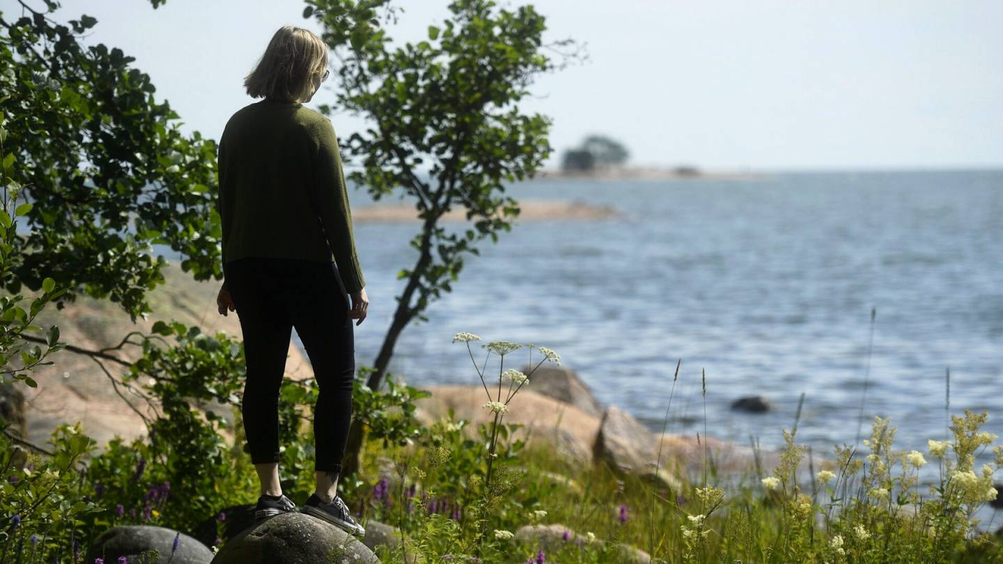 Ihmissuhteet | Moni kaipaa kipeästi pari­suhdetta – Psyko­terapeutti kertoo, miten rakkauden puutetta voi sietää