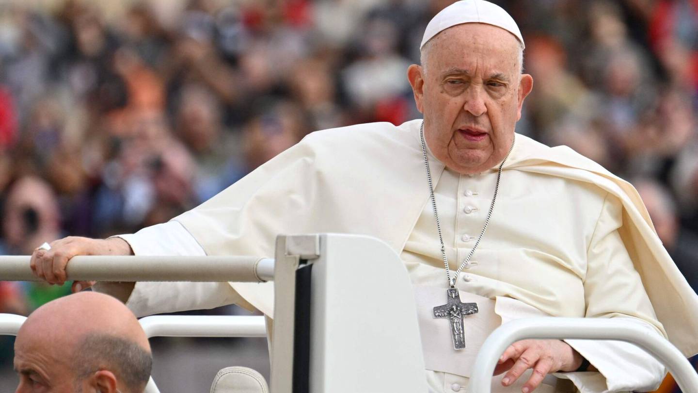 Vatikaani | Paavi perui matkansa Dubain ilmasto­kokoukseen terveys­syistä