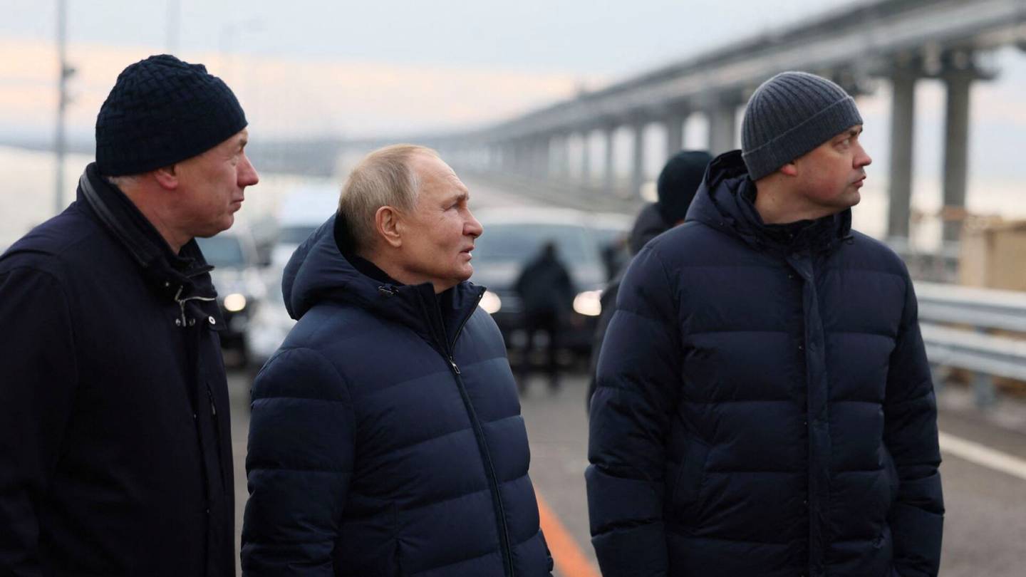 Video | Venäjä julkaisi propaganda­videon: Putin ajoi Krimin sillalla Mersulla