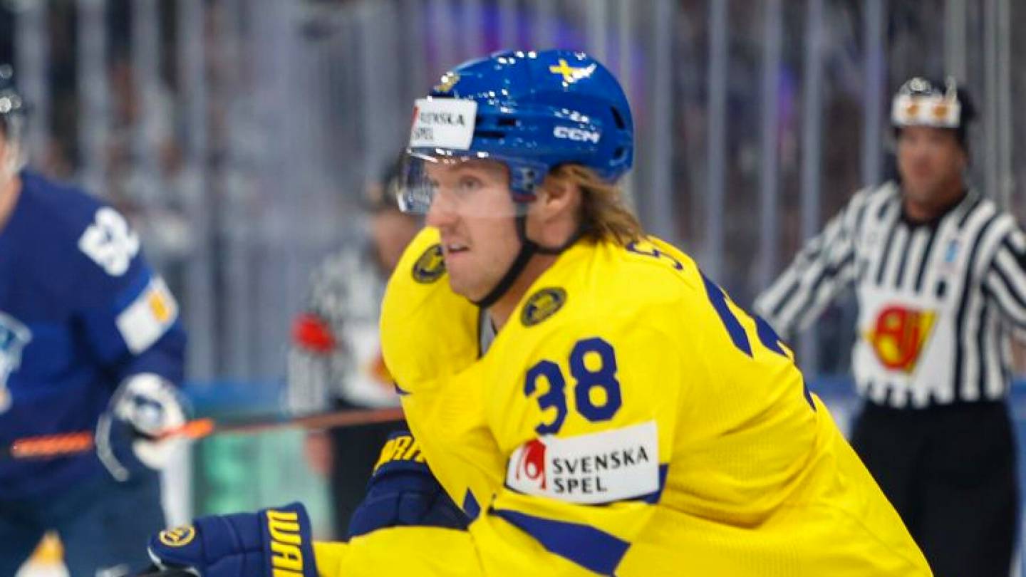 Jääkiekon MM-kisat | Ruotsin tähti­puolustaja kuittaili Emil Larmille: ”Näytti todella helpolta”