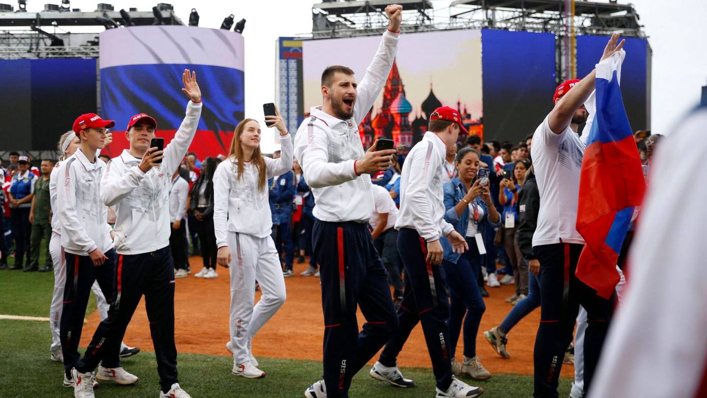 Urheilu | Venäjä ilmestyi urheilukisoihin Venezuelassa – kielletyt liput liehuivat ja kansa hurrasi