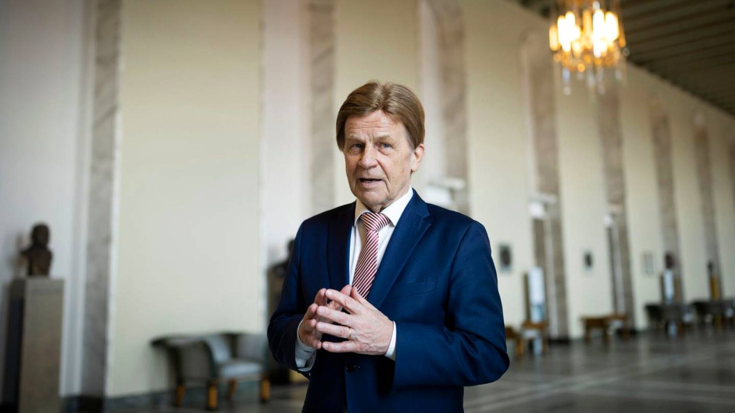 EU-parlamentti | Pitkän linjan poliitikko Mauri Pekkarinen jättää ­euro­parlamentaarikon tehtävät